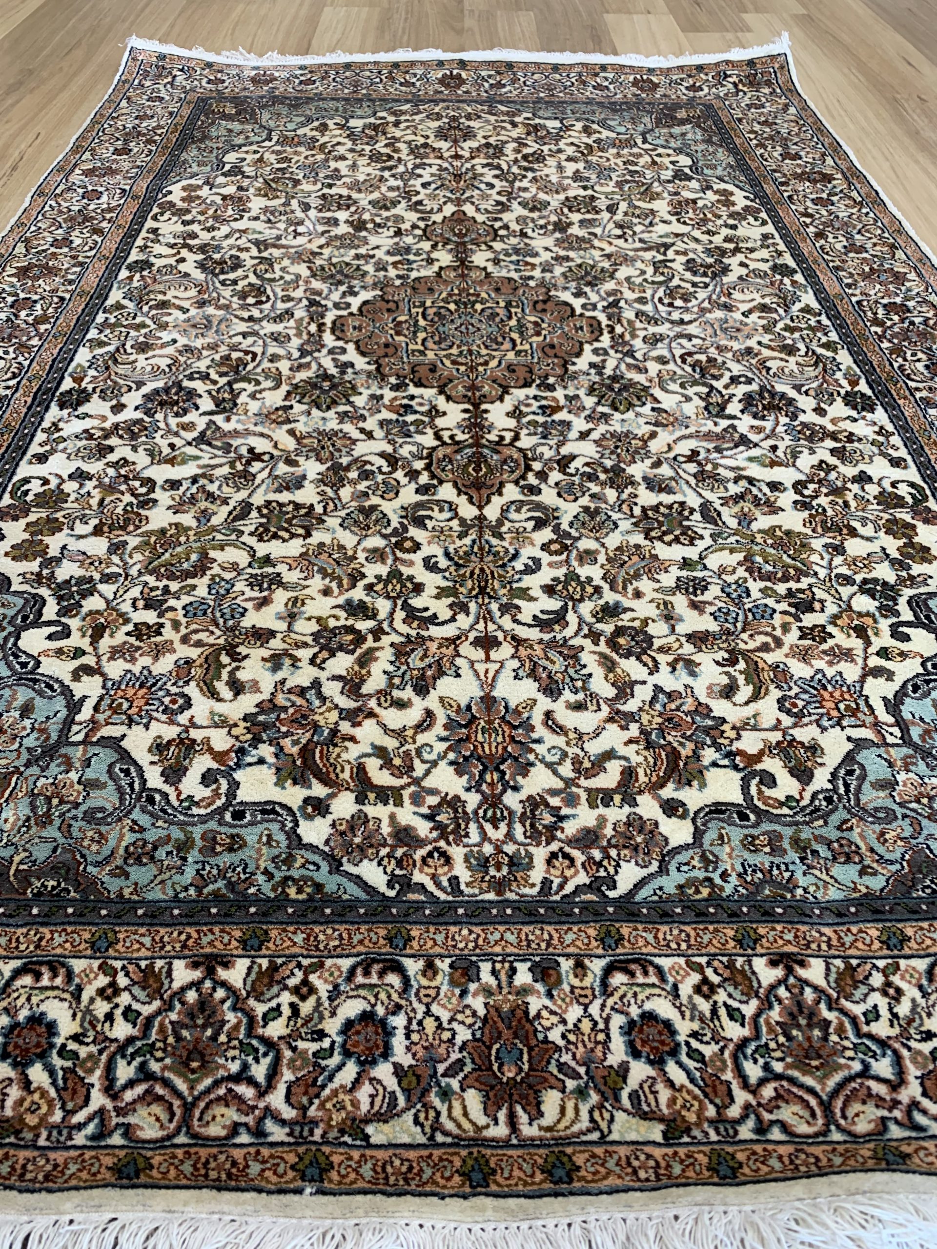 Hand Knotted Rug Medium SRUGM9
